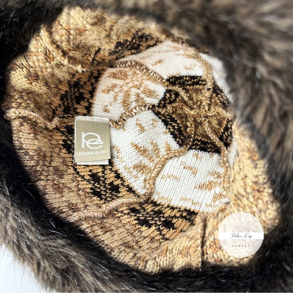 Winter hat and scarf with faux fur - Picture 11 of 11